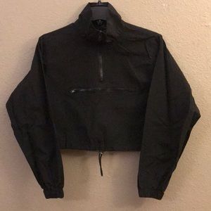 Cropped black sweatshirt